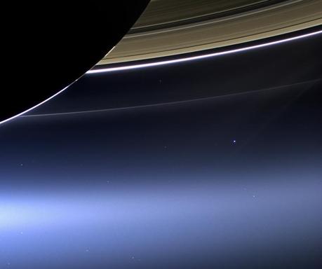 La Terre et la Lune vue de Saturne par Cassini