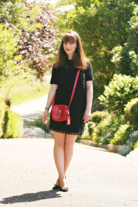 petite robe noire see by chloé sac longchamp rouge blog mode femme