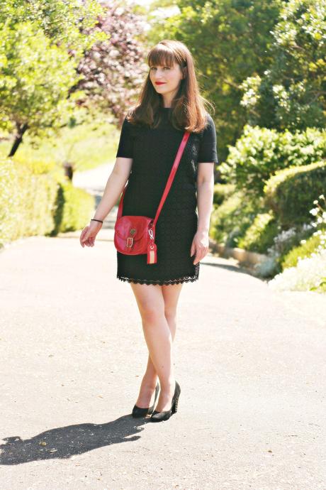 petite robe noire see by chloé sac longchamp rouge blog mode femme