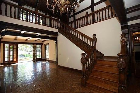 neverland-house-entry-way-neverland-valley-ranch-19461592-600-400