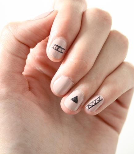 DIY - Se faire un nail art avec des crayons sharpie 