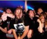TRAUMA CÉRÉBRAL: Mosh pit et headbanging, facteurs de choc pour les rockers – The Lancet