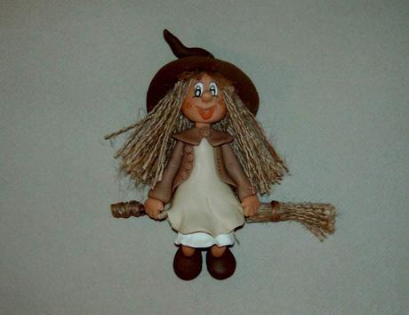 Mini sorcière à suspendre et accrocher au mur