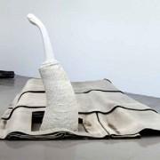 Emmanuelle Lainé, Doline, 2010 Plâtre moulé à la corde, socle en tissu béton et son moule en bois présenté en position verticale, 300 x 300 x 170 cm.