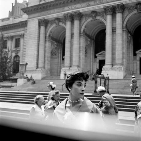 FVM_Woman Hat NY Public Library_©Vivian Maier_Maloof Collection