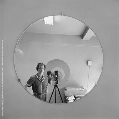 FVM_UNTITLED, SELF-PORTRAIT,1955_©Vivian MaierCollection John MaloofCourtesy Howard Greenberg Gallery, New York Les Douches La Galerie, Paris