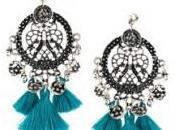 Boucles d’oreilles pompons d’Asos…