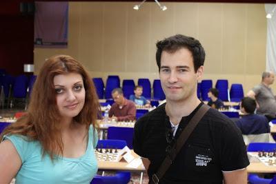 La grand-maître ukrainienne Evgeniya Doluhanova en compagnie du grand-maître Suisse Yannick Pelletier - Photo © Chess & Strategy La grand-maître ukrainienne Evgeniya Doluhanova en compagnie du grand-maître Suisse Yannick Pelletier - Photo © Chess & Strategy