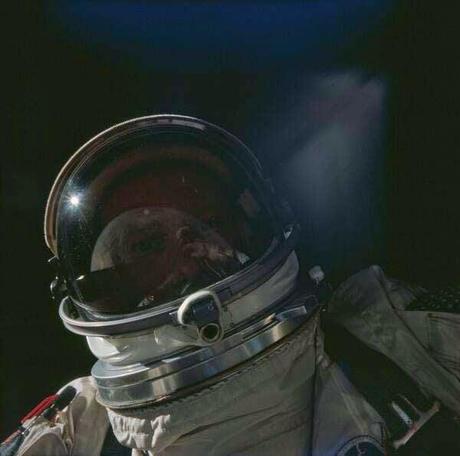 La Photo du Vendredi #7 Selfie de Buzz Aldrin dans l'Espace (1966)