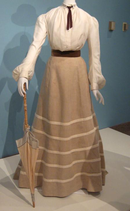 White-damask-blouse-c.1900--linen-skirt-c.1900---Kent-State.jpg