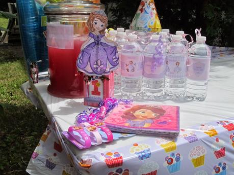 La fête des 1 an de Mini Radieuse: princesse Sofia  (DIY, Recettes et Smash THE CAKE)