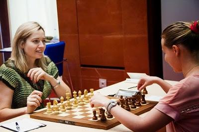 Ronde 7 : Natalia Zhukova (2451) 0-1 Valentina Gunina (2501) - Photo © Chess News
