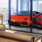 PARKING : Les millionaires garent leur voiture dans leur salon !