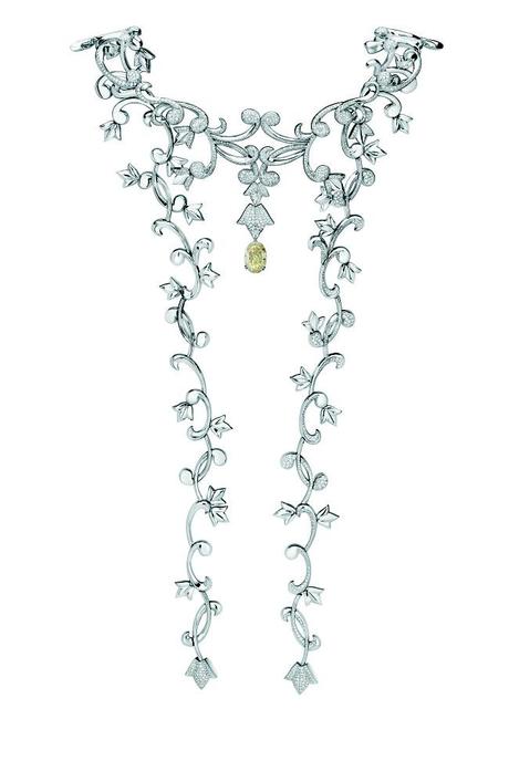 8-Dentelles de Lys Collier