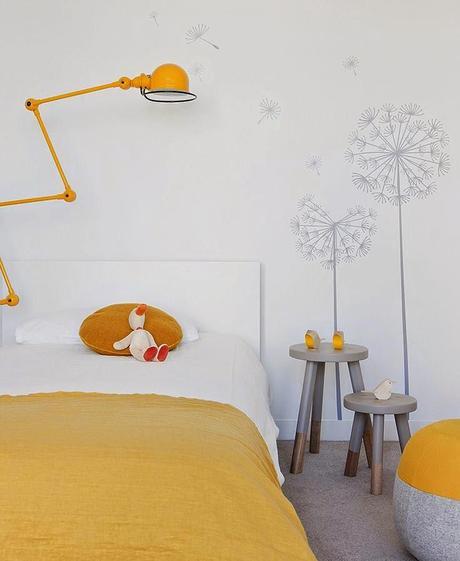 Chambre enfant-touche de jaune Est magazine via Nat et nature Home challenge : La couleur dans nos intérieurs