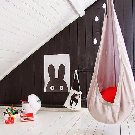 Chambre enfant noir blanc et rouge Mille metres carrés via Nat et nature Home challenge : La couleur dans nos intérieurs