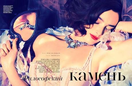 Charlotte Le Bon sublime pour le Vogue Russie du mois d'Août...
