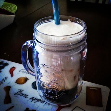 Vendredi Joyeux: latte glacé au Baileys! (Avec la Keurig Rivo)