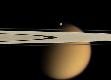 titan anneaux de Saturne