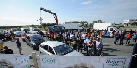 Pont de l’île de Ré : la mobilisation des conchyliculteurs perturbe la circulation