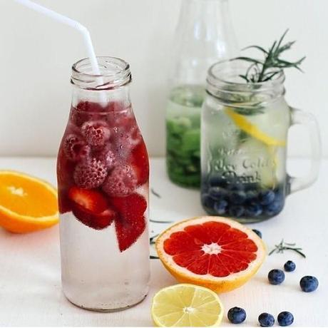 La folie Detox Water ? Des eaux aromatisées avec des fruits ! detox water