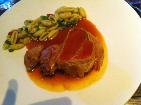 Selle et ris d'agneau roti, jus d'un navarin, gnocchetti tomates-basilic