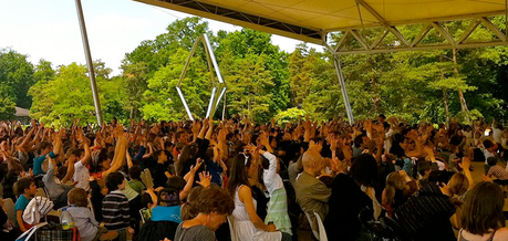 Petits et grands, allez hop ! Tout le monde dehors ! Rdv au festival Les Pestacles !