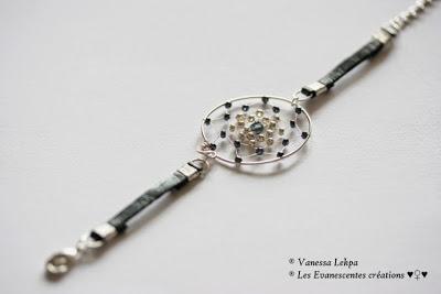 bracelet style ethnique dreamcatcher attrape reves en cuir noir de buffle et en cercle argenté argent tissé de perles traditionnelle