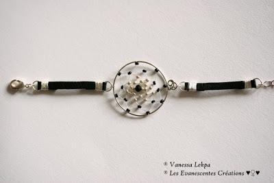 beau attrape rêves traditionnel et moderne en cuir noir et argent porté en bracelet