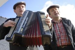 André Morin et Rolland Derrien habitent à Plouigneau. Et ils animent les fêtes de village depuis 10 ans.