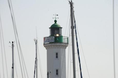 Amiante : la CGT grimpe au phare de La Rochelle pour interpeller Ségolène Royal