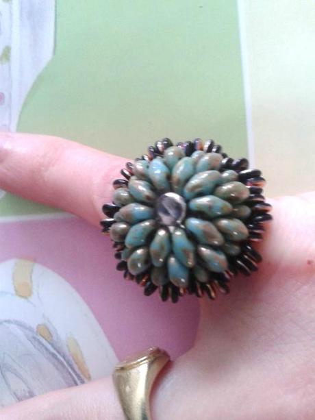 FLÔR
http://www.alittlemarket.com/tutoriels-de-fabrication/fr_schema_bracelet_flor_en_pdf_explique_etape_par_etape_et_en_images_-9339575.html