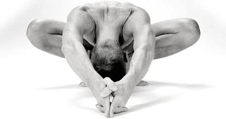 bold-naked-yoga-black-white-joschi