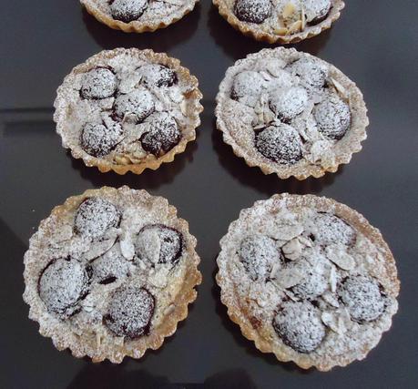Tartelettes amandines aux cerises noires