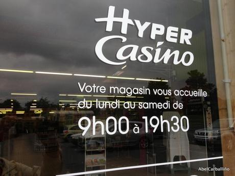 Pour les collègues qui n'ont pas la chance de visiter la France, des documents authentiques de cet été pour la classe.