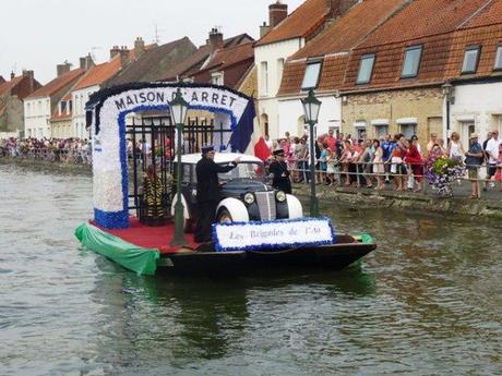 Le cortège nautique du Haut-Pont à Saint-Omer