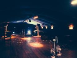 Quelques heures avant l'ouverture officielle, la piste du Baluche de Carantec se prépare à accueillir ses premiers danseurs ! (Crédit. Le Baluche)