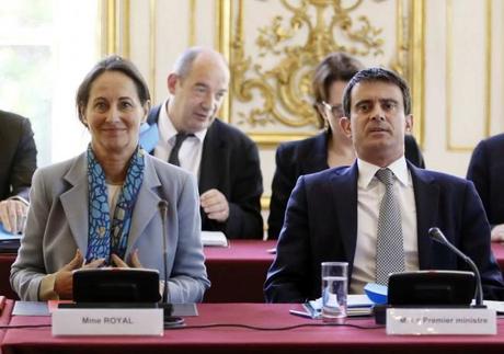Manuel Valls suit Ségolène Royal s’oppose projet d’autoroute A 831. Le ministre « n’a d’objection » lancée consultation ouvrage.