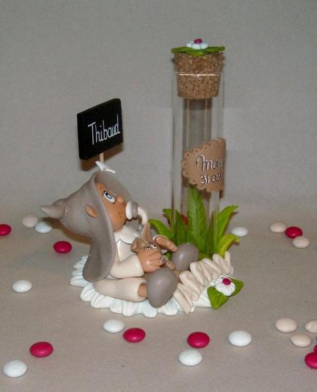 Pot à dragée avec bébé elfe et son doudou 