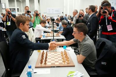 Magnus Carlsen a dominé Fabiano Caruana lors de la ronde 6 - Photo © site officiel