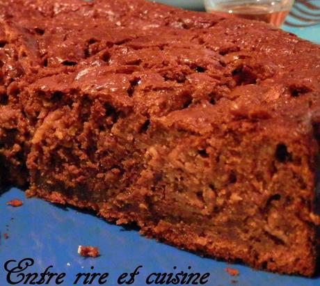 Gâteau moelleux à la Pralinoise, Pommes râpées et Noisettes (sans beurre)