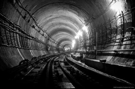 http://englishrussia.com/2010/10/25/kiev-metro-tunnels-showy-but-dangerous/