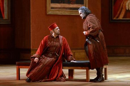 Placido Domingo (Luna) et ferrando (Riccardo Zanellato) © Salzburger Festspiele / Forster
