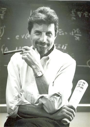 Le physicien Yakir Aharonov et son éternel cigare. © Hayadan.org