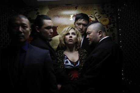 Lucy : notre critique lucy, luc besson, critique, affiche, synopsis, trailer, catastrophe, désastre, scarlett johansson, Morgan Freeman, science fiction, ridicule, mauvais