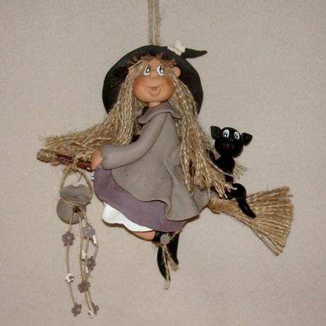 Sorcière avec son p'tit chat   à suspendre