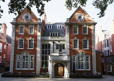 Grade II * maison -listed de Tamara est la rue la plus chère de Londres, Kensington Palace Gardens, où ses voisins sont des ambassadeurs et juste en face du duc et de la duchesse de Cambridge
