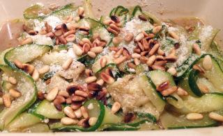 Salade de courgettes au parmesan et pignons de pin