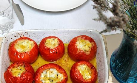Tomates farcies au fromage de chèvre pour un déjeuner estival