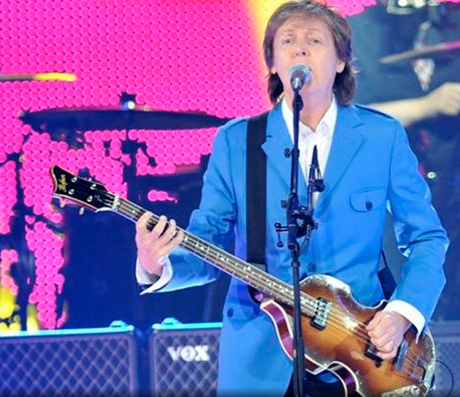 Paul McCartney se déhanche joyeusement avec Jamie Foxx
